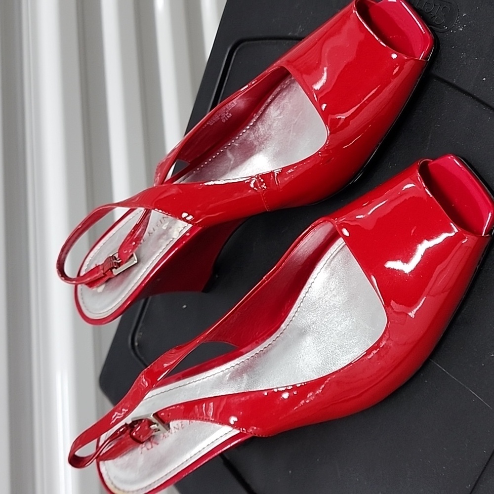 ANNE KLEIN RED WEDGE SHOE AND PATENT FINISH 9.5